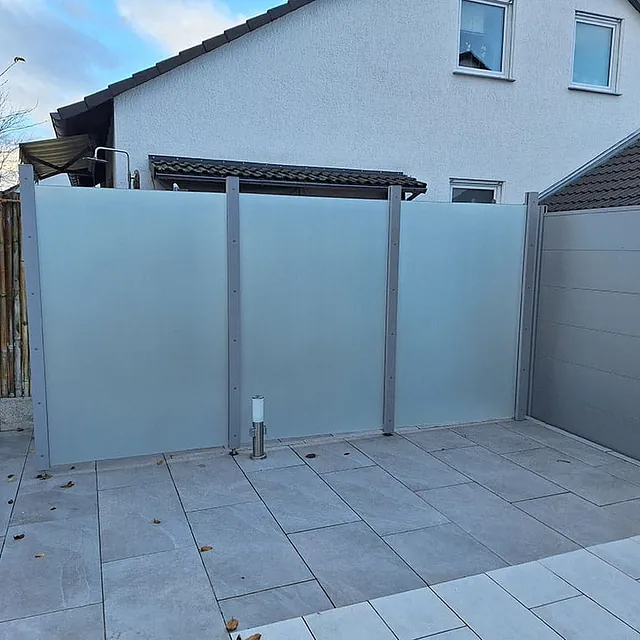 Zaunarbeiten auf der Terrasse